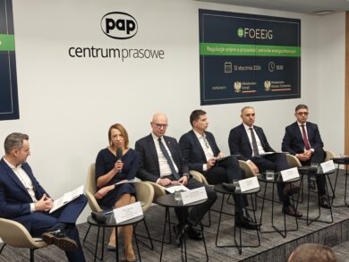 IMG20260113120646 Dyskusja panelowa -Unijne regulacje, a ryzyko dla sektorów energochłonnych – czy Europa zmierza w stronę deindustrializacji?
