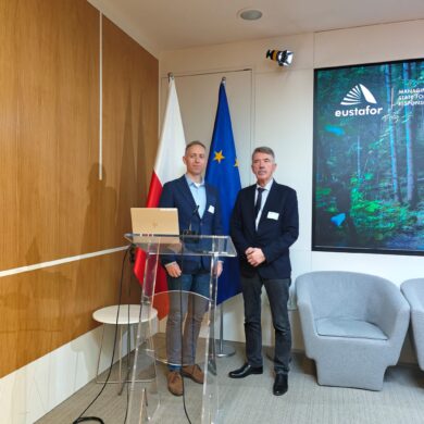 Karol Łagoda, PLWD-Mondi Świecie i Janusz Turski, dyrektor generalny SPP 