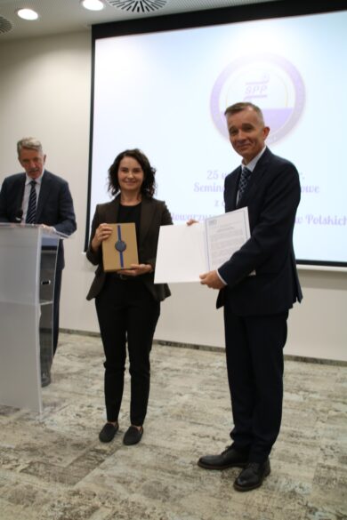 image243 Olga Bylewska-Pieniążek, Specjalistka z Wydziału Prac Normalizacyjnych w Polskim Komitecie Normalizacyjnym oraz Tomasz Katewicz, Prezes SPP