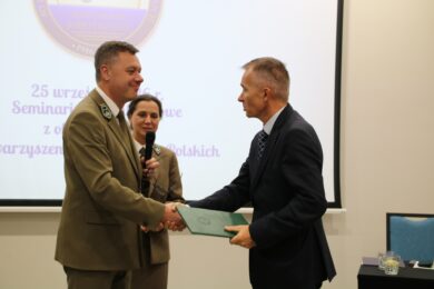image255 M. Polak, Zastępca Dyrektora Generalnego ds. ekonomicznych w PGL LP oraz Tomasz Katewicz, Prezes SPP